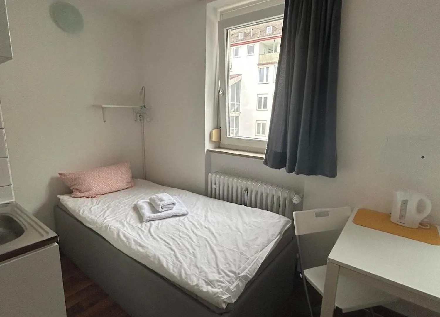 Apartment Low Budget Central Station Aparthostel Sen 14 Munich Germany